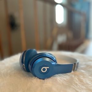Beats solo 2.0 Blue, great condition, like new.